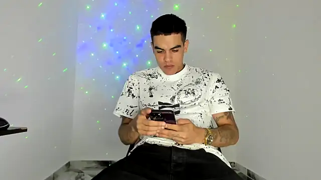 Snapshot of mikee_scooth chatting on 04/20/26, 02:31 mikee scooth online show from 04/20/26, 02:31
