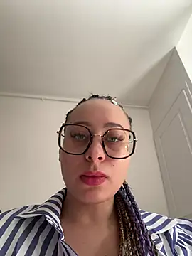 Snapshot of queenlo_xxx chatting on 06/30/26, 04:19 queenlo xxx online show from 06/30/26, 04:19