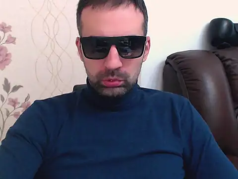 Snapshot of Leo_1617 chatting on 04/23/26, 10:58 Leo 1617 online show from 04/23/26, 10:58