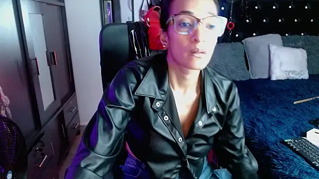 Snapshot of SamaraMartinez chatting on 11/17/25, 10:59 SamaraMartinez online show from 11/17/25, 10:59