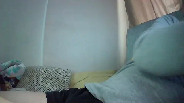 Snapshot of amylrmm1903 chatting on 12/21/25, 11:17 amylrmm1903 online show from 12/21/25, 11:17