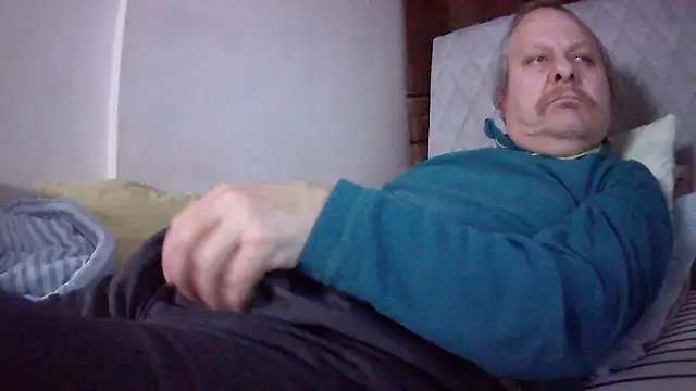 Snapshot of amylrmm1903 chatting on 02/08/26, 04:10 amylrmm1903 online show from 02/08/26, 04:10