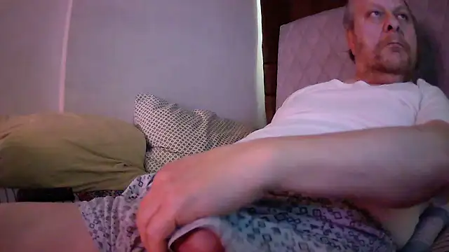 Snapshot of amylrmm1903 chatting on 03/08/26, 10:19 amylrmm1903 online show from 03/08/26, 10:19