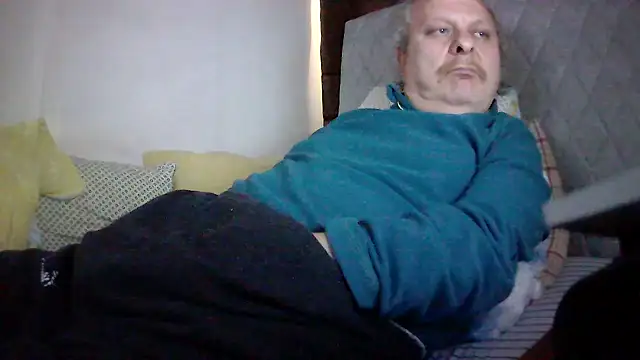 Snapshot of amylrmm1903 chatting on 04/23/26, 02:41 amylrmm1903 online show from 04/23/26, 02:41