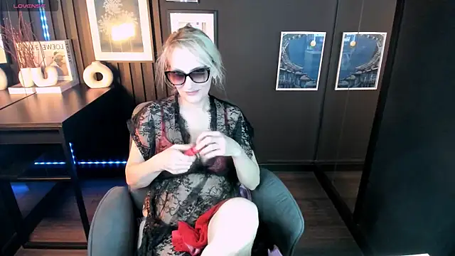 Snapshot of Queen_Anna_ chatting on 05/01/26, 01:26 Queen Anna online show from 05/01/26, 01:26