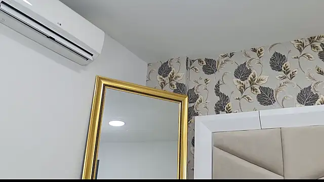 AlizonMoreti online show from 10/16/25, 01:01