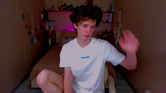 Snapshot of LukeSweet chatting on 03/21/26, 01:48 LukeSweet online show from 03/21/26, 01:48