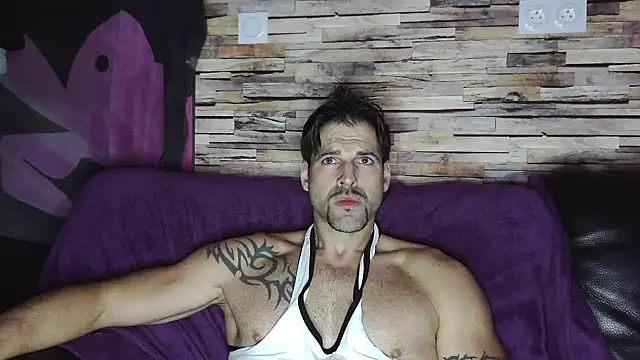 XxBigboybandxX online show from 12/15/24, 04:26