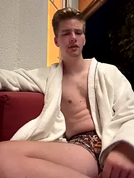 Snapshot of CDLukeLucy420 chatting on 09/18/25, 08:55 CDLukeLucy420 online show from 09/18/25, 08:55