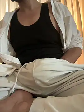 Snapshot of sxssxssxs@xh chatting on 10/13/25, 04:01 sxssxssxsxh online show from 10/13/25, 04:01