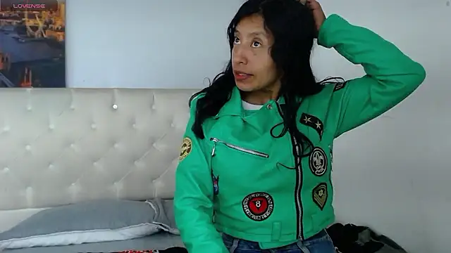 karolinee 66  online show from 12/06/24, 07:54