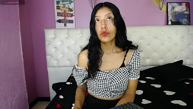 karolinee 66  online show from 12/07/24, 05:04