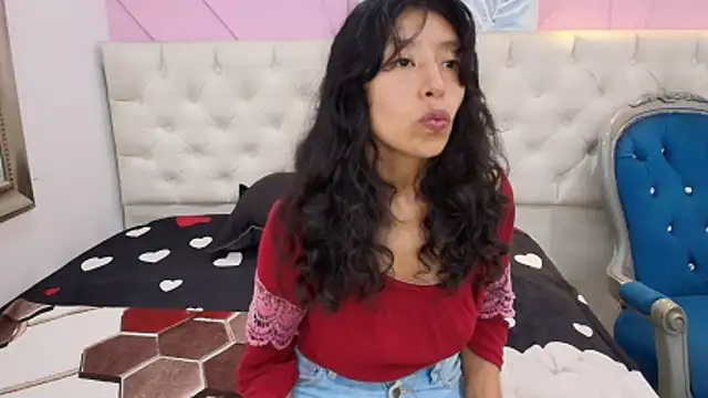 karolinee 66  online show from 05/26/26, 04:30