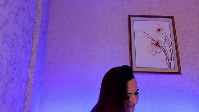 emma77  online show from 03/11/25, 12:44