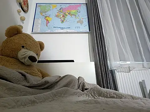 Snapshot of brbrrbrbrb chatting on 04/15/26, 06:42 brbrrbrbrb online show from 04/15/26, 06:42