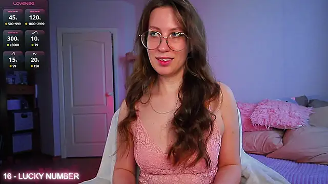 Snapshot of ms_allison_w chatting on 04/16/26, 11:22 ms allison w online show from 04/16/26, 11:22