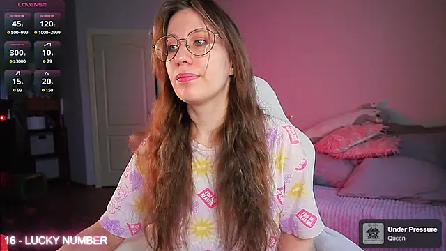 Snapshot of ms_allison_w chatting on 04/26/26, 11:41 ms allison w online show from 04/26/26, 11:41