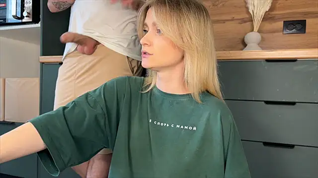 Snapshot of Adelovenick chatting on 04/04/26, 10:13 Adelovenick online show from 04/04/26, 10:13