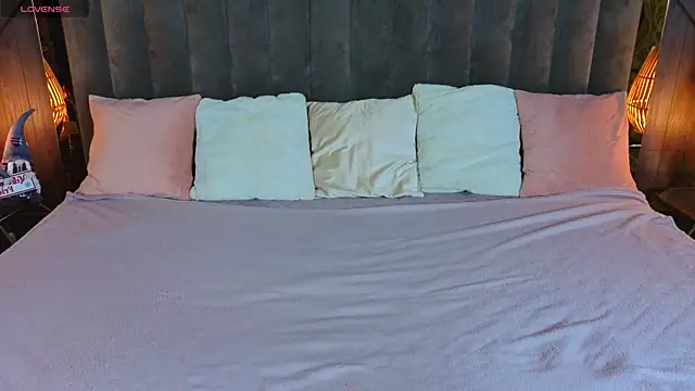 Snapshot of Daisy_Delight chatting on 12/14/25, 09:30 Daisy Delight online show from 12/14/25, 09:30