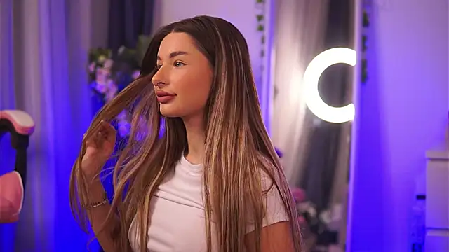 Snapshot of AvaShayy chatting on 02/03/25, 10:21 AvaShayy online show from 02/03/25, 10:21