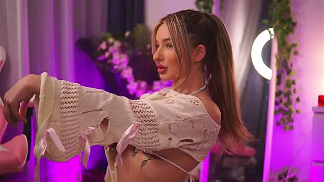 Snapshot of AvaShayy chatting on 02/08/25, 11:24 AvaShayy online show from 02/08/25, 11:24