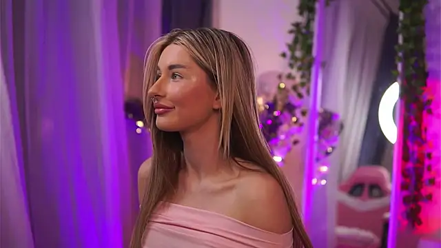 Snapshot of AvaShayy chatting on 02/16/25, 02:42 AvaShayy online show from 02/16/25, 02:42