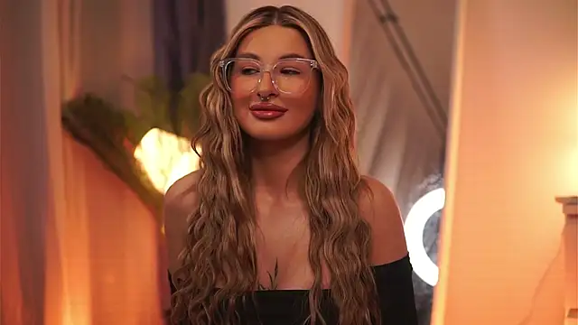 Snapshot of AvaShayy chatting on 03/02/25, 12:20 AvaShayy online show from 03/02/25, 12:20