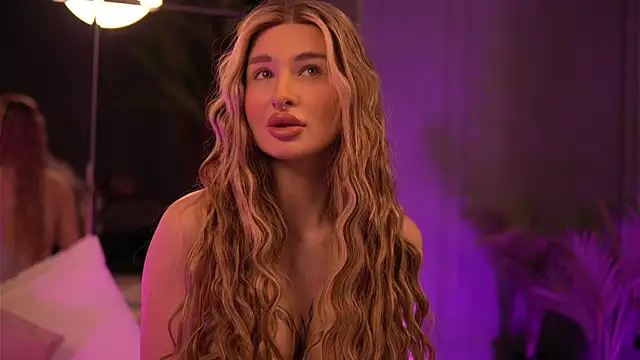 Snapshot of AvaShayy chatting on 03/04/25, 01:01 AvaShayy online show from 03/04/25, 01:01