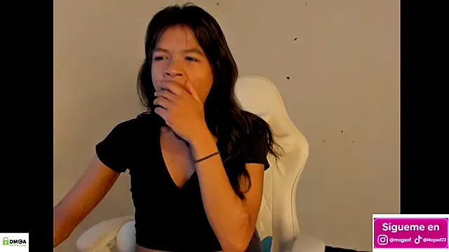 meganthompsonn22 online show from 11/17/25, 12:11