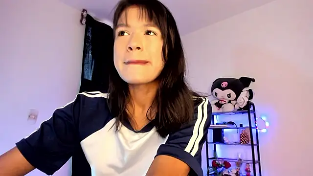 Snapshot of meganthompsonn22 chatting on 03/10/26, 12:32 meganthompsonn22 online show from 03/10/26, 12:32