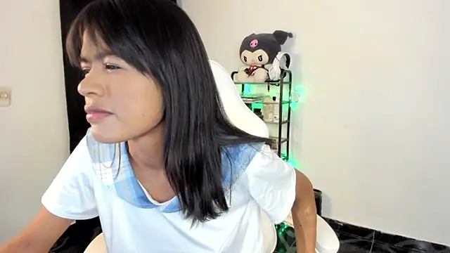 Snapshot of meganthompsonn22 chatting on 04/01/26, 03:51 meganthompsonn22 online show from 04/01/26, 03:51