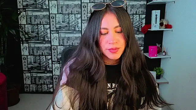 Snapshot of EmiGomez_ chatting on 06/22/26, 02:46 EmiGomez online show from 06/22/26, 02:46