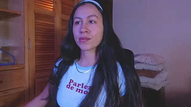 Snapshot of EmiGomez_ chatting on 07/18/26, 12:48 EmiGomez online show from 07/18/26, 12:48