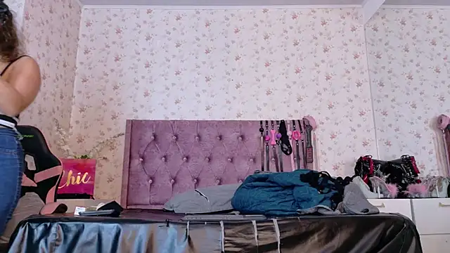 AvrillThomas online show from 11/17/25, 03:51