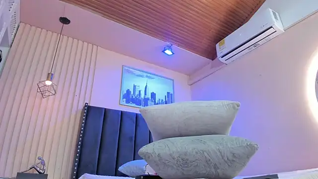 viiolett lee online show from 04/08/26, 09:04