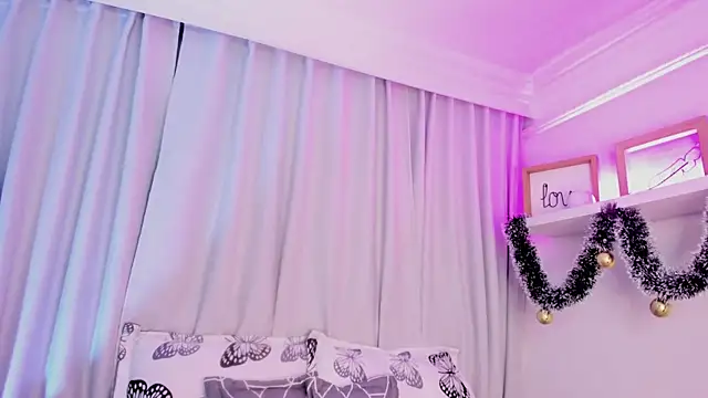 Snapshot of susyy7 chatting on 12/21/25, 07:43 susyy7 online show from 12/21/25, 07:43