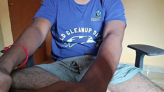 Snapshot of Aloneguy_bangalore chatting on 11/19/25, 08:14 Aloneguy bangalore online show from 11/19/25, 08:14