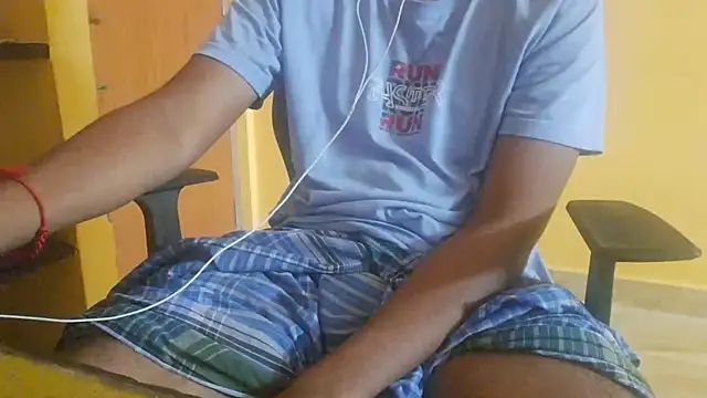 Snapshot of Aloneguy_bangalore chatting on 11/24/25, 01:11 Aloneguy bangalore online show from 11/24/25, 01:11