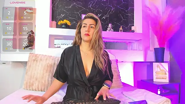Snapshot of Cinthya_mjs chatting on 03/23/26, 12:42 Cinthya mjs online show from 03/23/26, 12:42