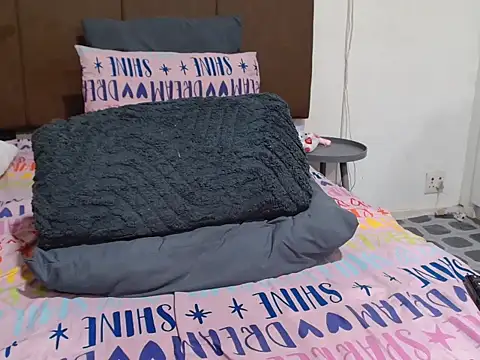 Snapshot of Sweet_nicole98 chatting on 04/21/26, 02:51 Sweet nicole98 online show from 04/21/26, 02:51