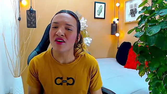 Snapshot of aslyhernandez_7 chatting on 09/10/25, 11:54 aslyhernandez 7 online show from 09/10/25, 11:54