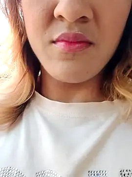 Snapshot of aslyhernandez_7 chatting on 10/09/25, 02:04 aslyhernandez 7 online show from 10/09/25, 02:04