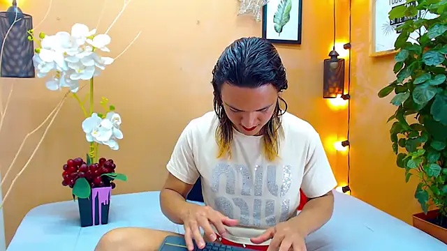 Snapshot of aslyhernandez_7 chatting on 10/16/25, 03:35 aslyhernandez 7 online show from 10/16/25, 03:35