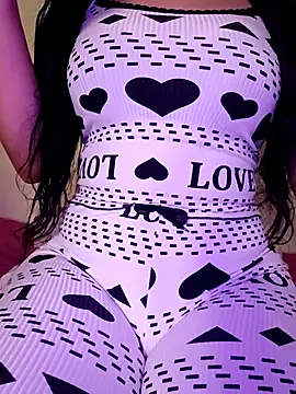 Snapshot of Almas_Queen chatting on 04/22/26, 03:31 Almas Queen online show from 04/22/26, 03:31