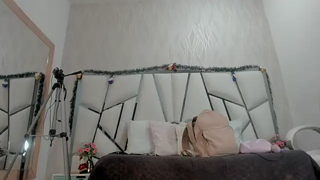 Victoriaa millers online show from 11/23/25, 07:02