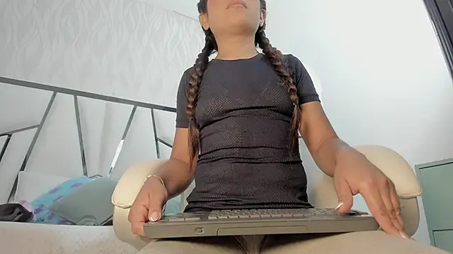 Snapshot of Victoriaa_millers chatting on 03/13/26, 07:09 Victoriaa millers online show from 03/13/26, 07:09