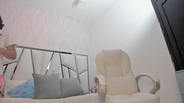 Snapshot of Victoriaa_millers chatting on 04/13/26, 07:08 Victoriaa millers online show from 04/13/26, 07:08