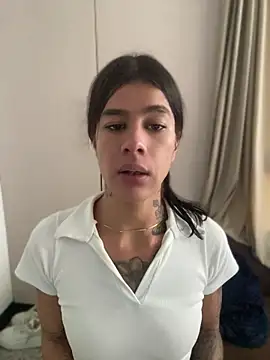 Snapshot of daniigarcia chatting on 04/17/26, 10:13 daniigarcia online show from 04/17/26, 10:13