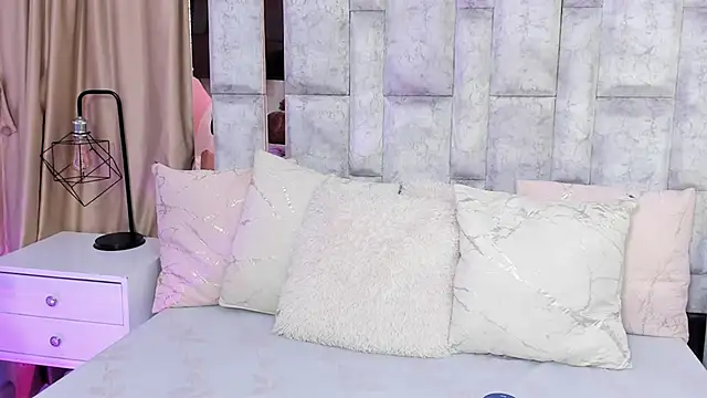 Snapshot of lila_noa chatting on 09/10/25, 03:28 lila noa online show from 09/10/25, 03:28