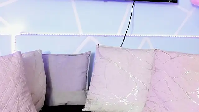 Snapshot of lila_noa chatting on 11/15/25, 07:21 lila noa online show from 11/15/25, 07:21